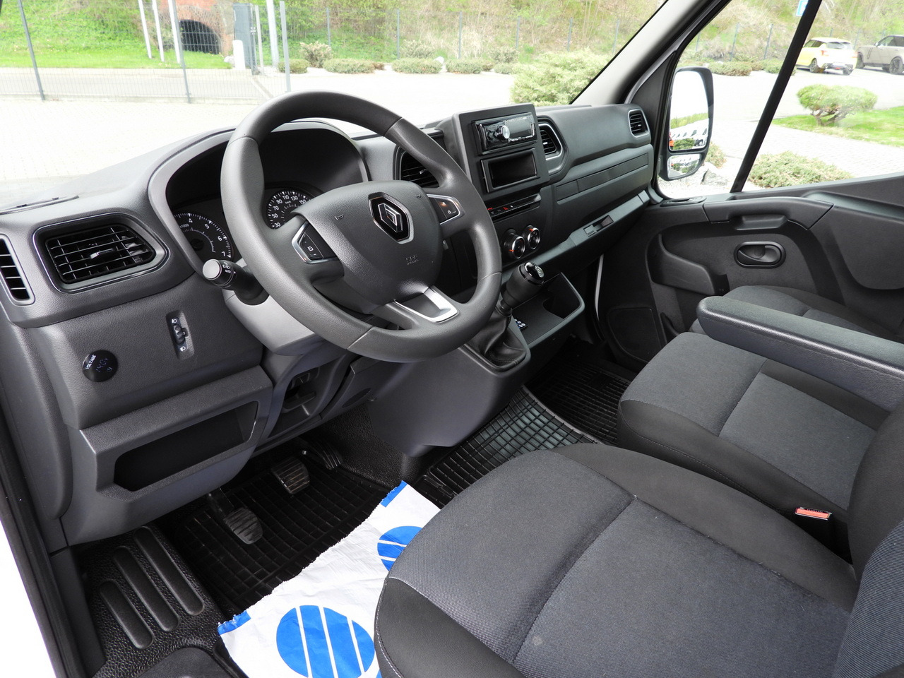 RENAULT MASTER TARPAULIN 10 PALLETS WEBASTO CRUISE CONTROL LED LIGHTS PNEUMATICS AIR CONDITIONING 165HP - Curtain side van: picture 2 RENAULT MASTER TARPAULIN 10 PALLETS WEBASTO CRUISE CONTROL LED LIGHTS PNEUMATICS AIR CONDITIONING 165HP - Curtain side van: picture 2
