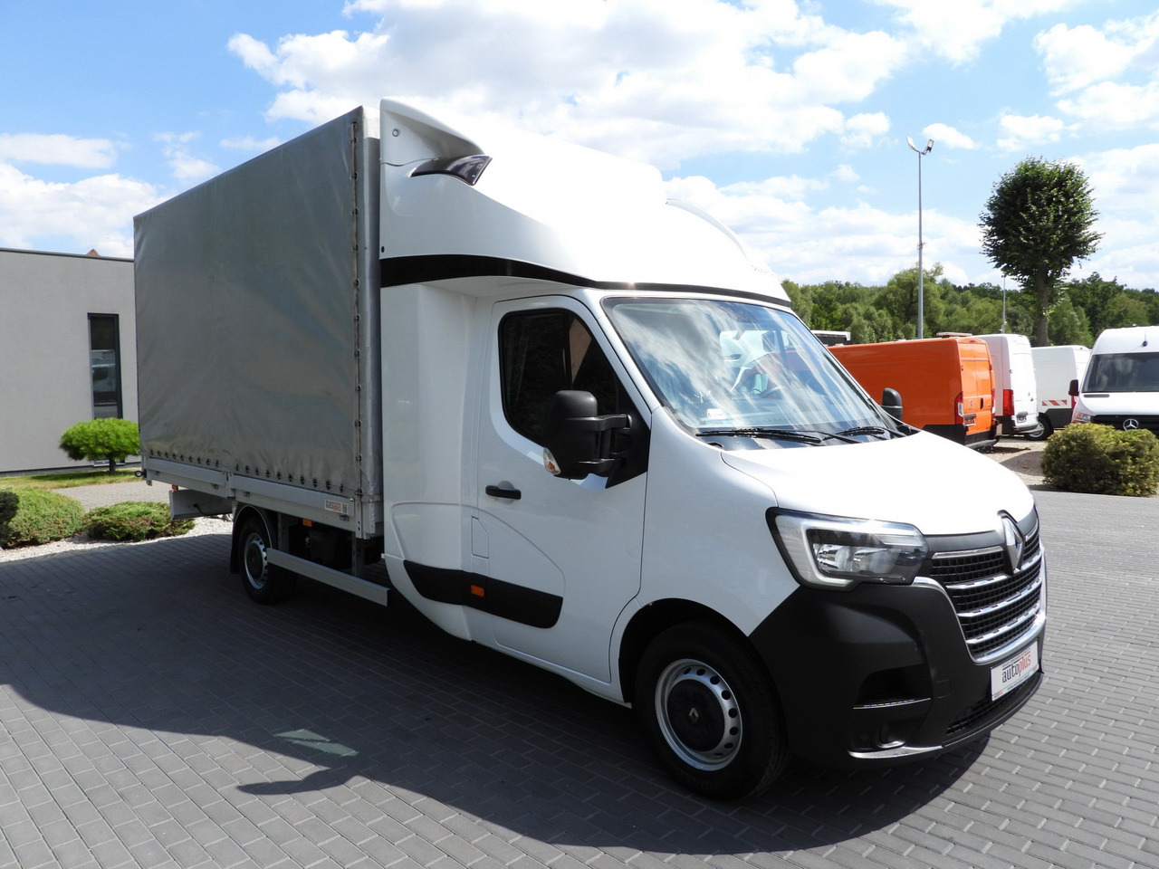 RENAULT MASTER TARPAULIN 8 PALLETS WEBASTO CRUISE CONTROL LED LIGHTS PNEUMATICS AIR CONDITIONING 165HP - Curtain side van: picture 4 RENAULT MASTER TARPAULIN 8 PALLETS WEBASTO CRUISE CONTROL LED LIGHTS PNEUMATICS AIR CONDITIONING 165HP - Curtain side van: picture 4