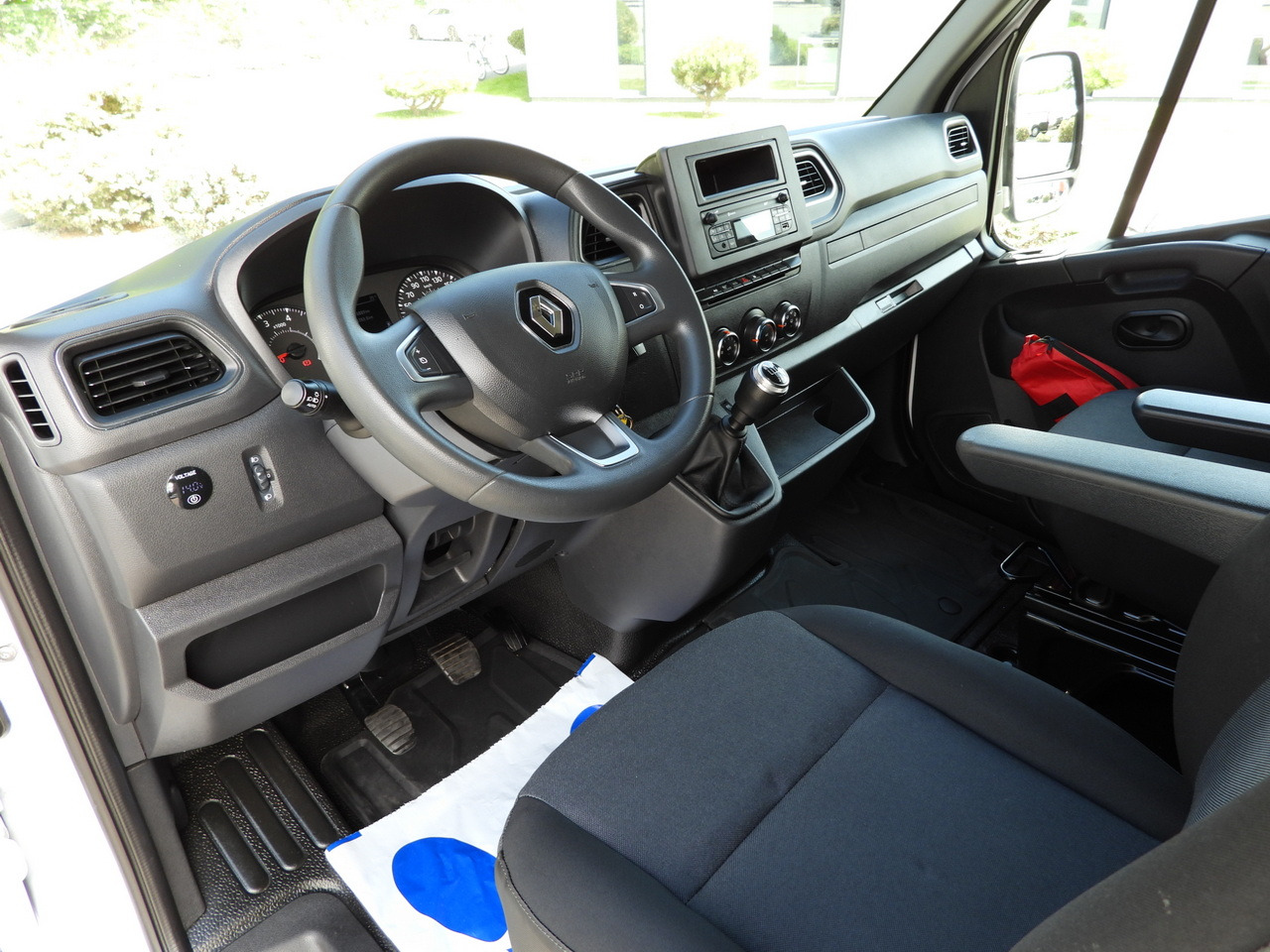 RENAULT MASTER TARPAULIN 8 PALLETS WEBASTO CRUISE CONTROL LED LIGHTS PNEUMATICS AIR CONDITIONING 165HP - Curtain side van: picture 2 RENAULT MASTER TARPAULIN 8 PALLETS WEBASTO CRUISE CONTROL LED LIGHTS PNEUMATICS AIR CONDITIONING 165HP - Curtain side van: picture 2