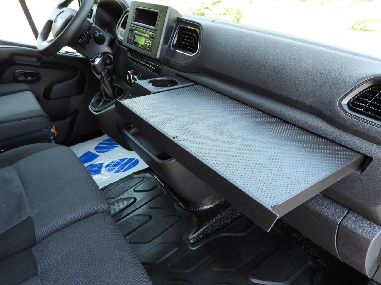 Curtain side van RENAULT MASTER TARPAULIN LIFT 10 PALLETS WEBASTO CRUISE CONTROL LED LIGHTS PNEUMATICS AIR CONDITIONING 165HP: picture 39 Curtain side van RENAULT MASTER TARPAULIN LIFT 10 PALLETS WEBASTO CRUISE CONTROL LED LIGHTS PNEUMATICS AIR CONDITIONING 165HP: picture 39