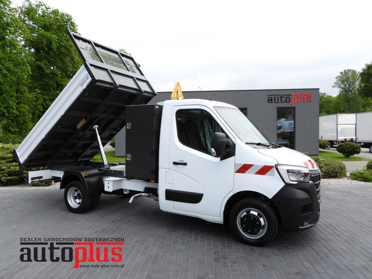 RENAULT MASTER TIPPER CRUISE CONTROL LED LIGHTS TWIN WHEELS AIR CONDITIONING 130HP - Tipper van: picture 1 RENAULT MASTER TIPPER CRUISE CONTROL LED LIGHTS TWIN WHEELS AIR CONDITIONING 130HP - Tipper van: picture 1