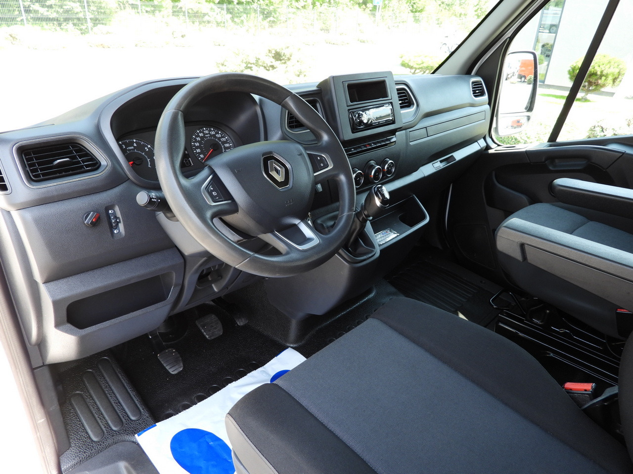 RENAULT MASTER TIPPER DOUBLE CABIN DOKA 6 SEATS CRUISE CONTROL LED LIGHTS TWIN WHEELS AIR CONDITIONING 130HP - Tipper van: picture 2 RENAULT MASTER TIPPER DOUBLE CABIN DOKA 6 SEATS CRUISE CONTROL LED LIGHTS TWIN WHEELS AIR CONDITIONING 130HP - Tipper van: picture 2