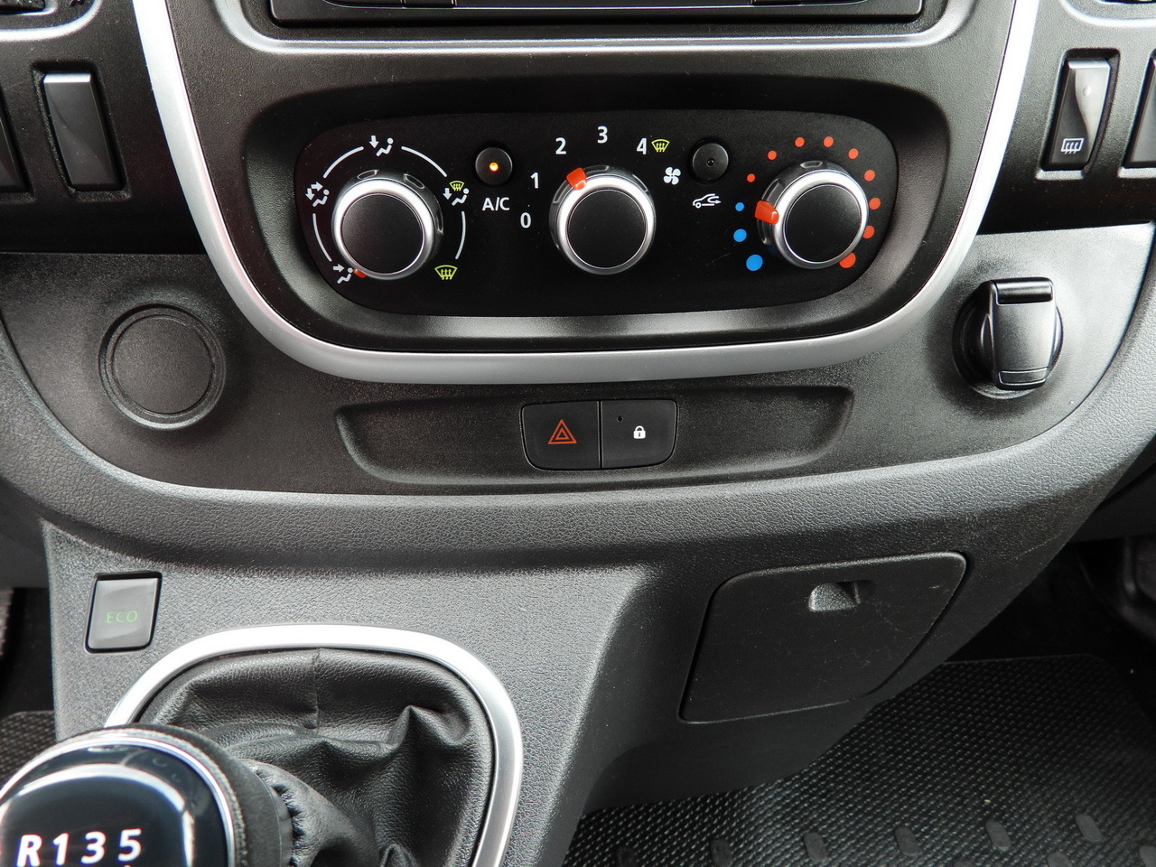 Refrigerated van RENAULT TRAFIC  REFRIGERATOR VAN 0*C CRUISE CONTROL LED LIGHTS AIR CONDITIONING  120HP: picture 35