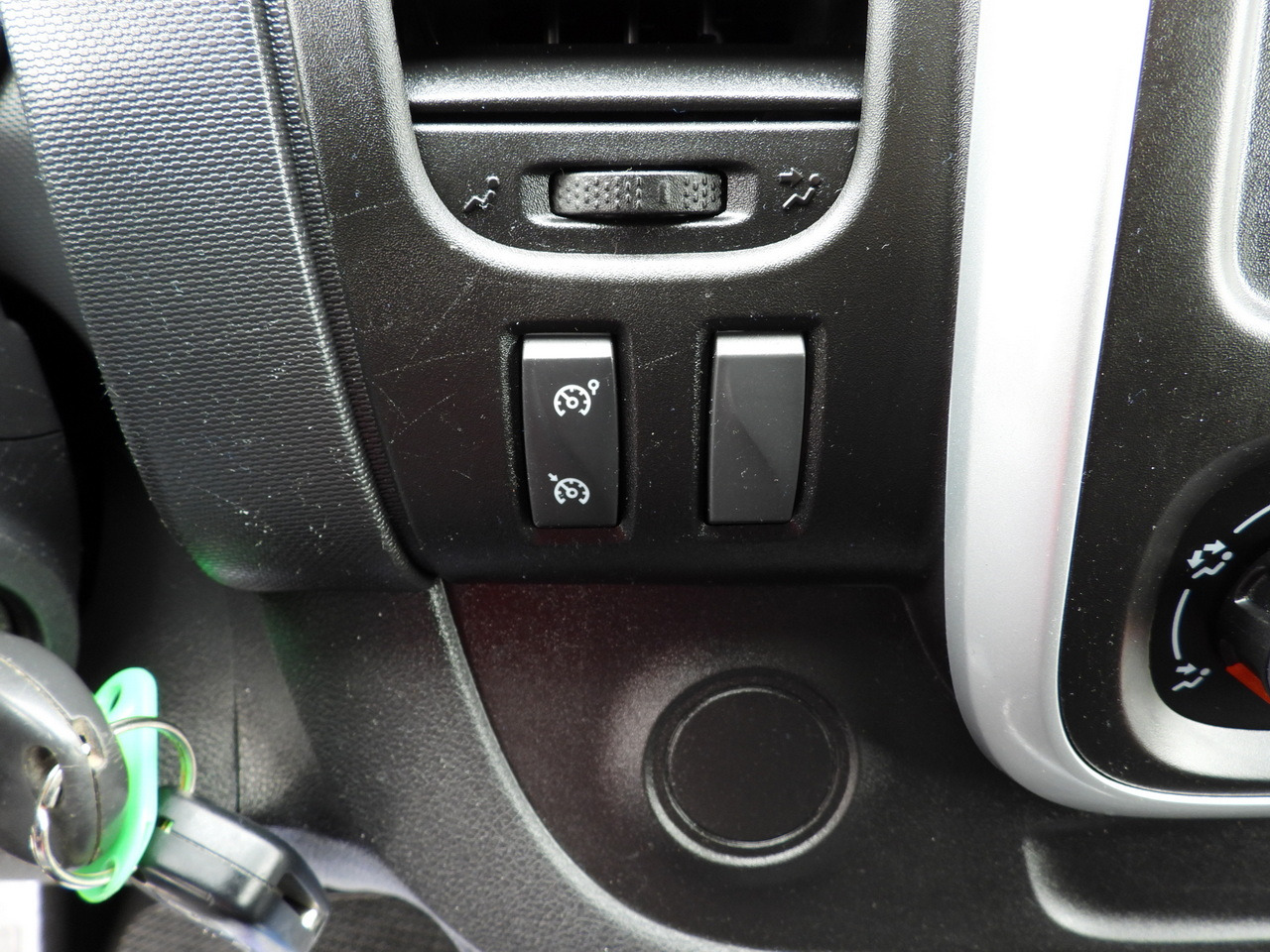 Refrigerated van RENAULT TRAFIC  REFRIGERATOR VAN 0*C CRUISE CONTROL LED LIGHTS AIR CONDITIONING  120HP: picture 36