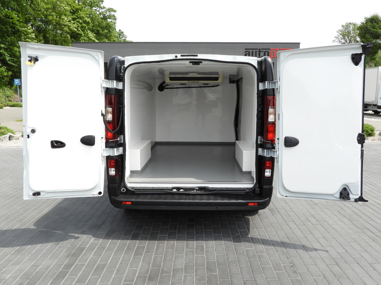 Refrigerated van RENAULT TRAFIC  REFRIGERATOR VAN 0*C CRUISE CONTROL LED LIGHTS AIR CONDITIONING  120HP: picture 12