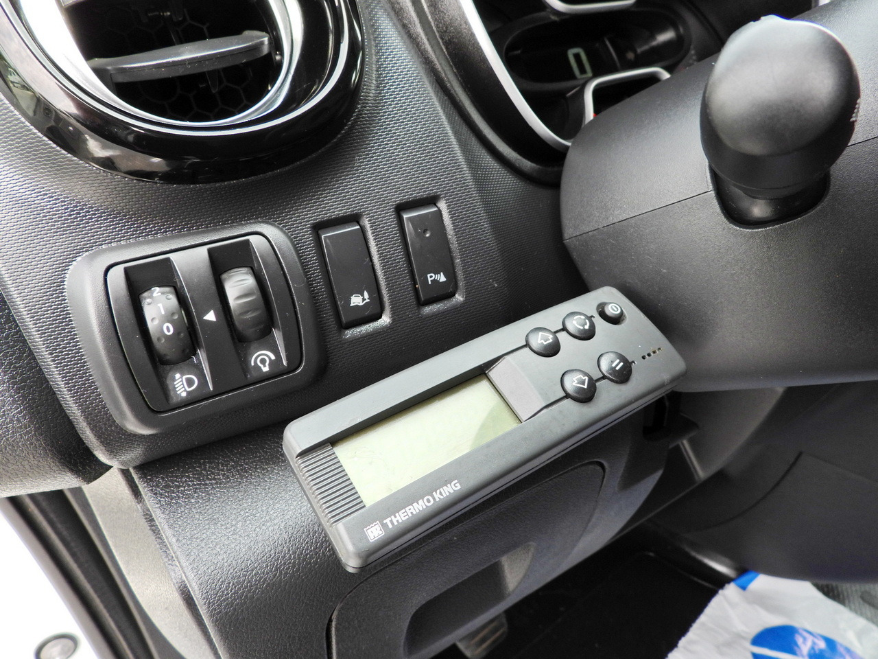 Refrigerated van RENAULT TRAFIC  REFRIGERATOR VAN 0*C CRUISE CONTROL LED LIGHTS AIR CONDITIONING  120HP: picture 37