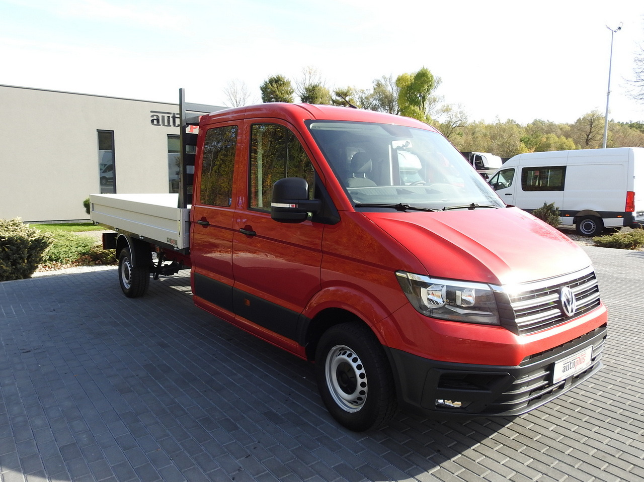 VOLKSWAGEN CRAFTER STAKE BODY DOUBLE CABIN DOKA 7 SEATS AIR CONDITIONING 140HP - Flatbed van: picture 4 VOLKSWAGEN CRAFTER STAKE BODY DOUBLE CABIN DOKA 7 SEATS AIR CONDITIONING 140HP - Flatbed van: picture 4