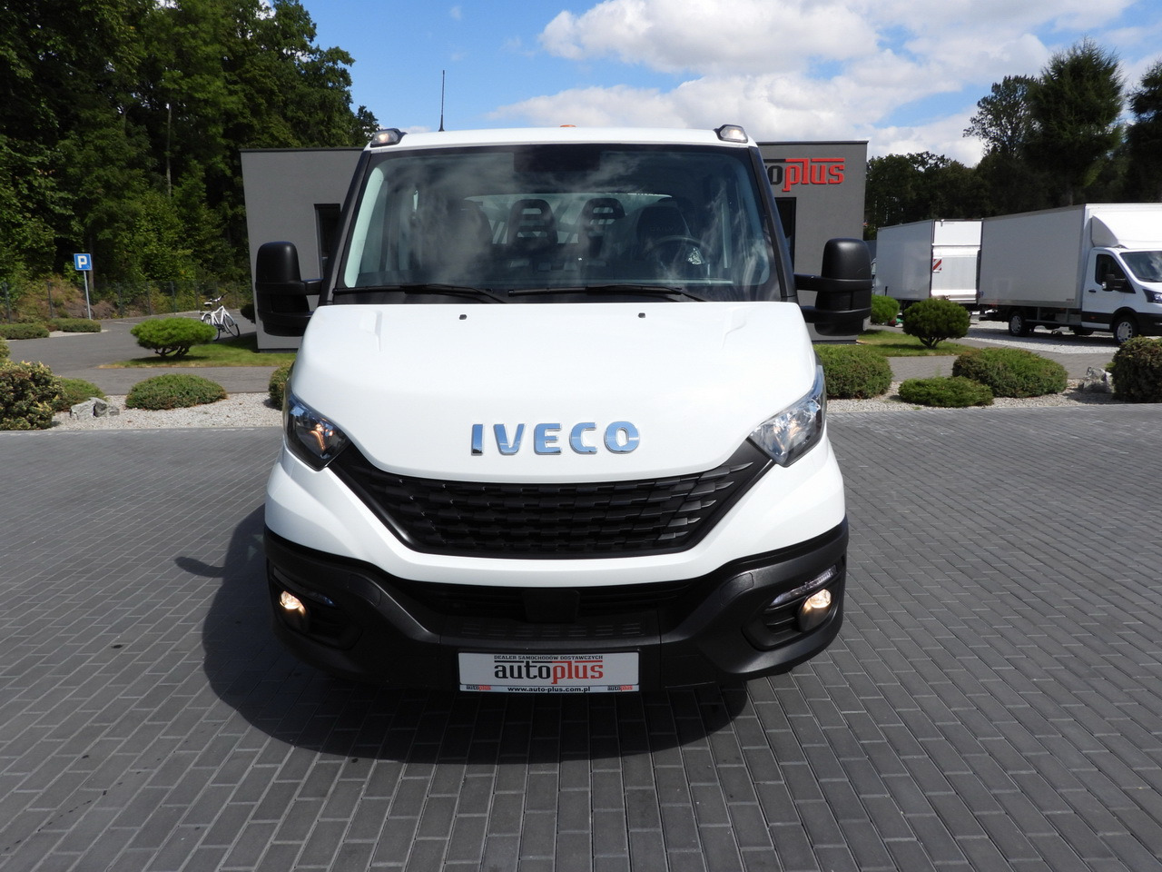 IVECO DAILY 35C16 TIPPER DOUBLE CABIN DOKA 6 SEATS CRUISE CONTROL NAVIGATION TWIN WHEELS AIR CONDITIONING 160HP - Van: picture 5 IVECO DAILY 35C16 TIPPER DOUBLE CABIN DOKA 6 SEATS CRUISE CONTROL NAVIGATION TWIN WHEELS AIR CONDITIONING 160HP - Van: picture 5