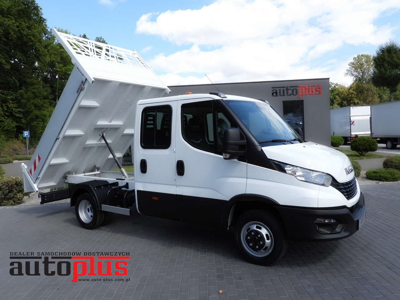 IVECO DAILY 35C16 TIPPER DOUBLE CABIN DOKA 6 SEATS CRUISE CONTROL NAVIGATION TWIN WHEELS AIR CONDITIONING 160HP - Van: picture 1 IVECO DAILY 35C16 TIPPER DOUBLE CABIN DOKA 6 SEATS CRUISE CONTROL NAVIGATION TWIN WHEELS AIR CONDITIONING 160HP - Van: picture 1