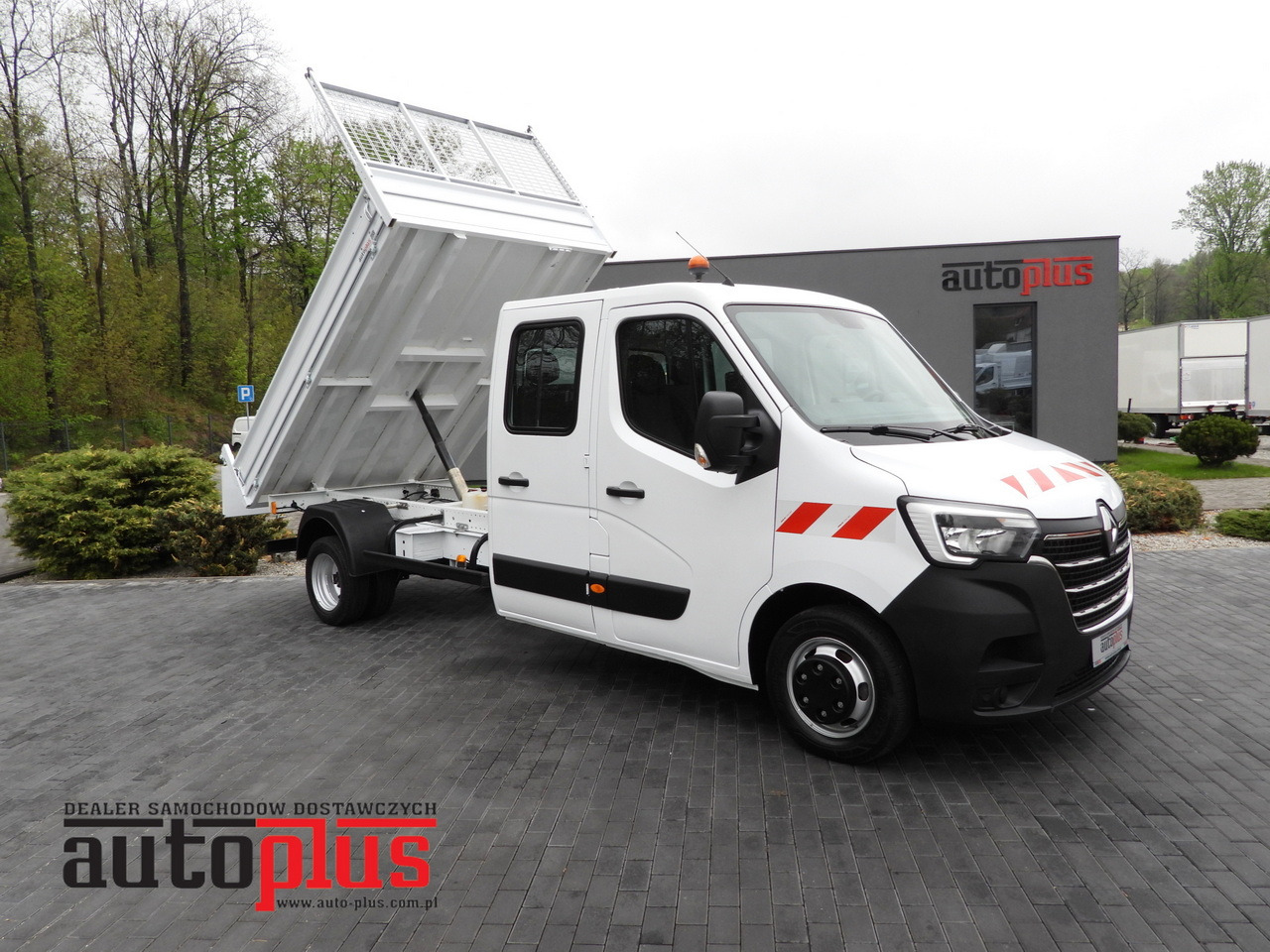 RENAULT MASTER TIPPER DOUBLE CABIN DOKA 6 SEATS CRUISE CONTROL LED LIGHTS TWIN WHEELS AIR CONDITIONING 130HP - Van: picture 1 RENAULT MASTER TIPPER DOUBLE CABIN DOKA 6 SEATS CRUISE CONTROL LED LIGHTS TWIN WHEELS AIR CONDITIONING 130HP - Van: picture 1