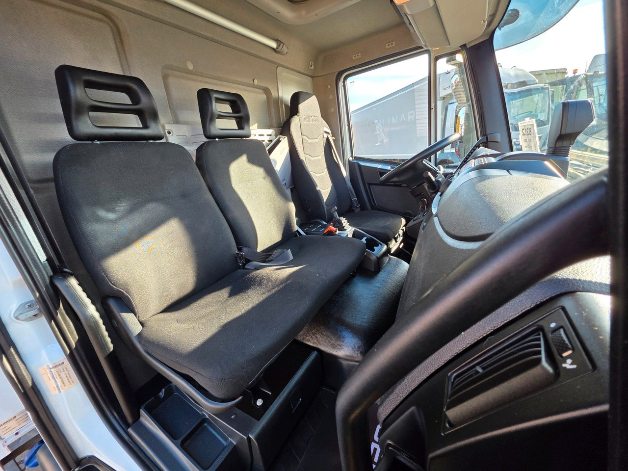 Box van Iveco Eurocargo 75-190 / Ladebordwand / 6D: picture 36 Box van Iveco Eurocargo 75-190 / Ladebordwand / 6D: picture 36