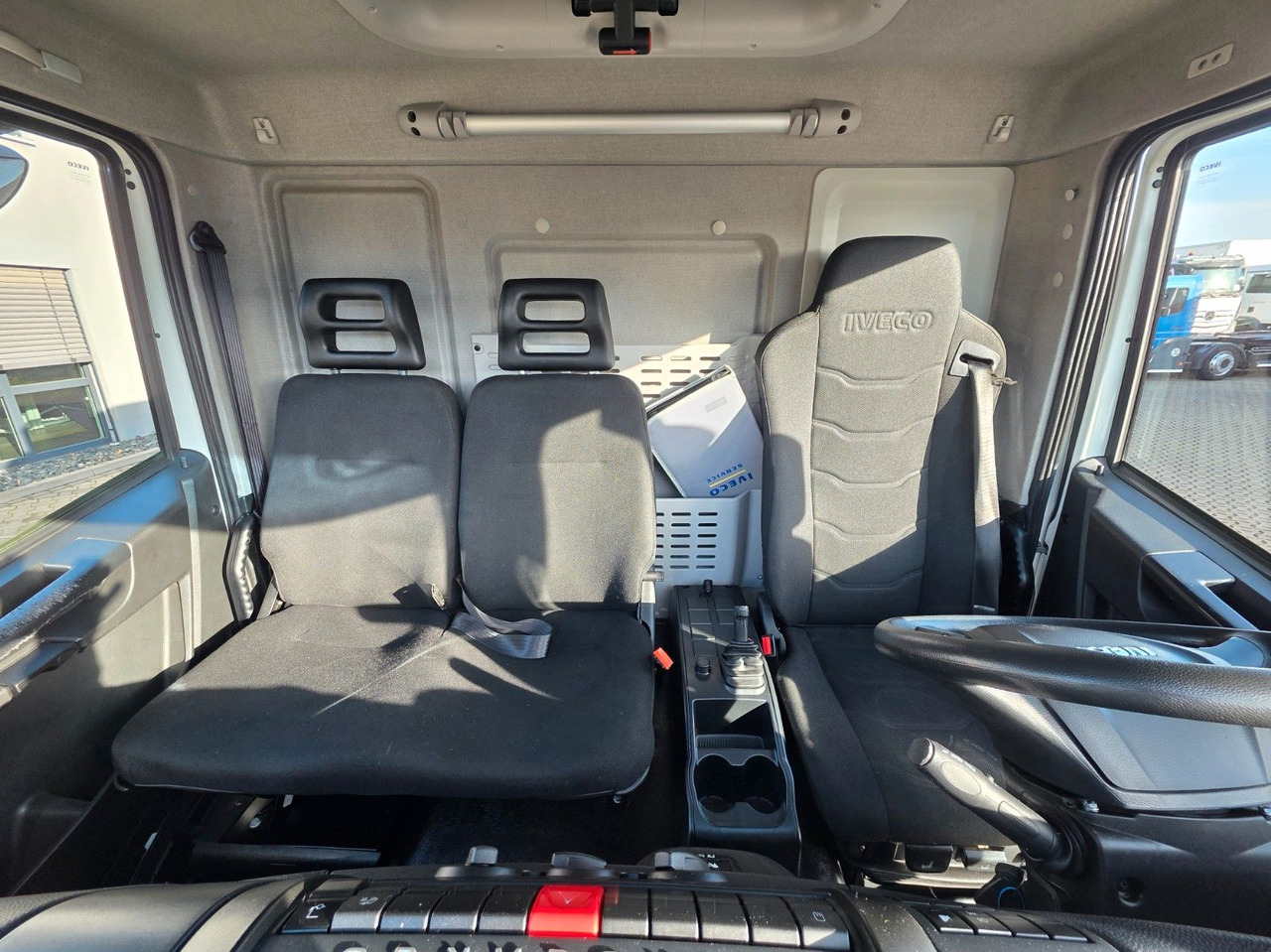 Box van Iveco Eurocargo 75-190 / Ladebordwand / 6D: picture 37 Box van Iveco Eurocargo 75-190 / Ladebordwand / 6D: picture 37