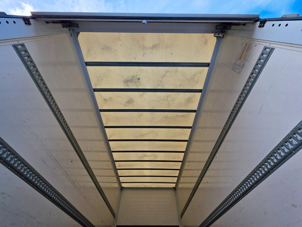 Box van Iveco Eurocargo 75-190 / Ladebordwand / 6D: picture 10 Box van Iveco Eurocargo 75-190 / Ladebordwand / 6D: picture 10