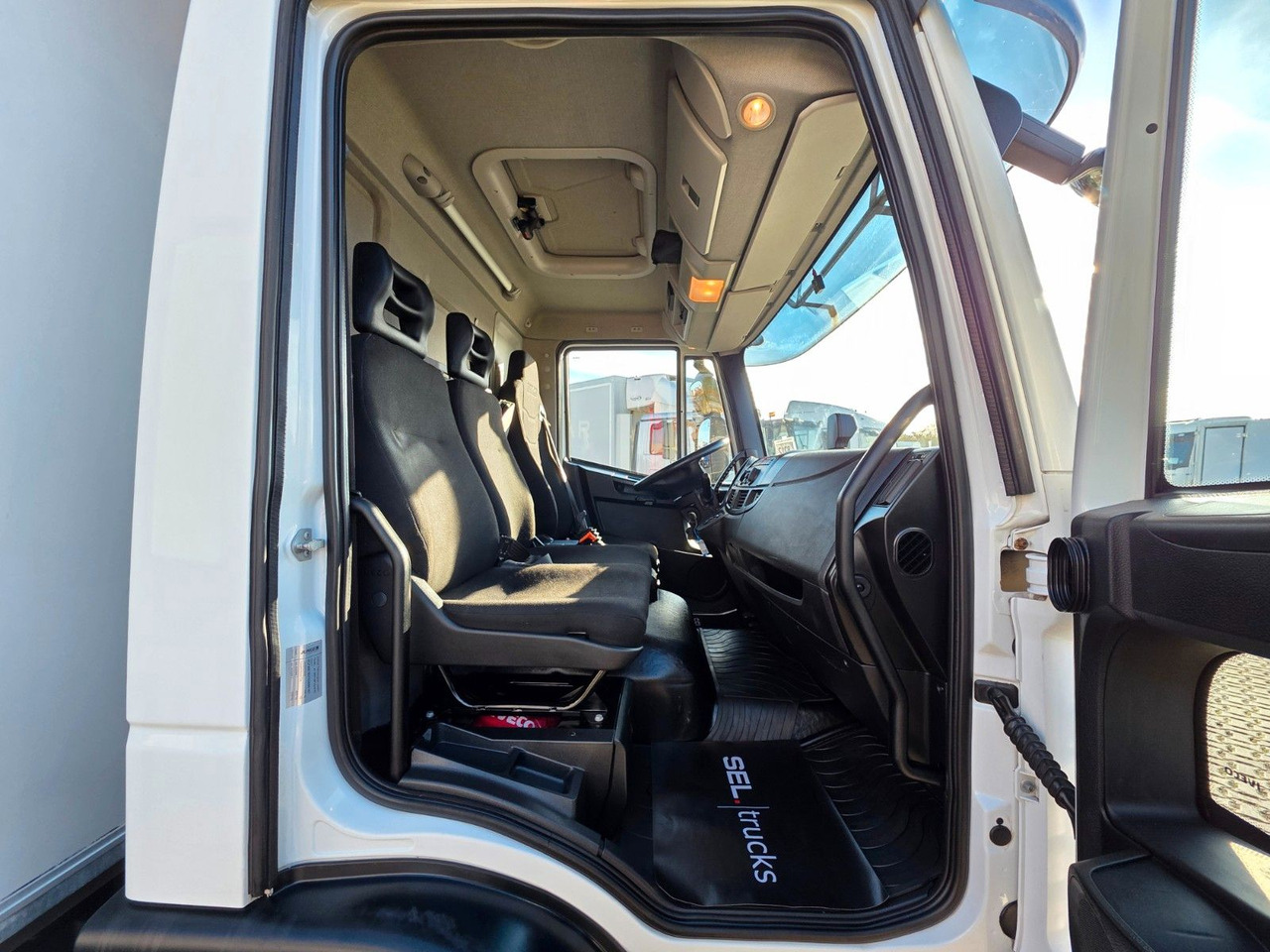 Box van Iveco Eurocargo 75-190 / Ladebordwand / 6D: picture 35 Box van Iveco Eurocargo 75-190 / Ladebordwand / 6D: picture 35