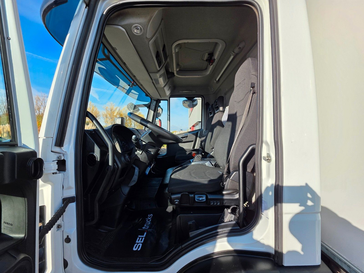 Box van Iveco Eurocargo 75-190 / Ladebordwand / 6D: picture 33 Box van Iveco Eurocargo 75-190 / Ladebordwand / 6D: picture 33