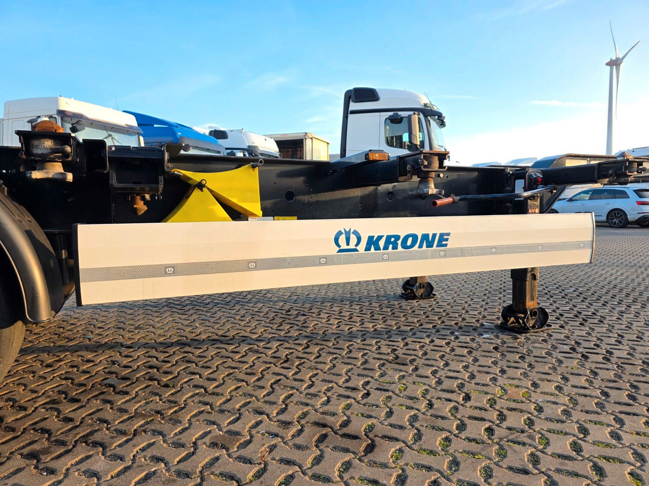 Container transporter/ Swap body semi-trailer Krone SD / Teleskop / 11.035-12.640 / Liftachse: picture 15