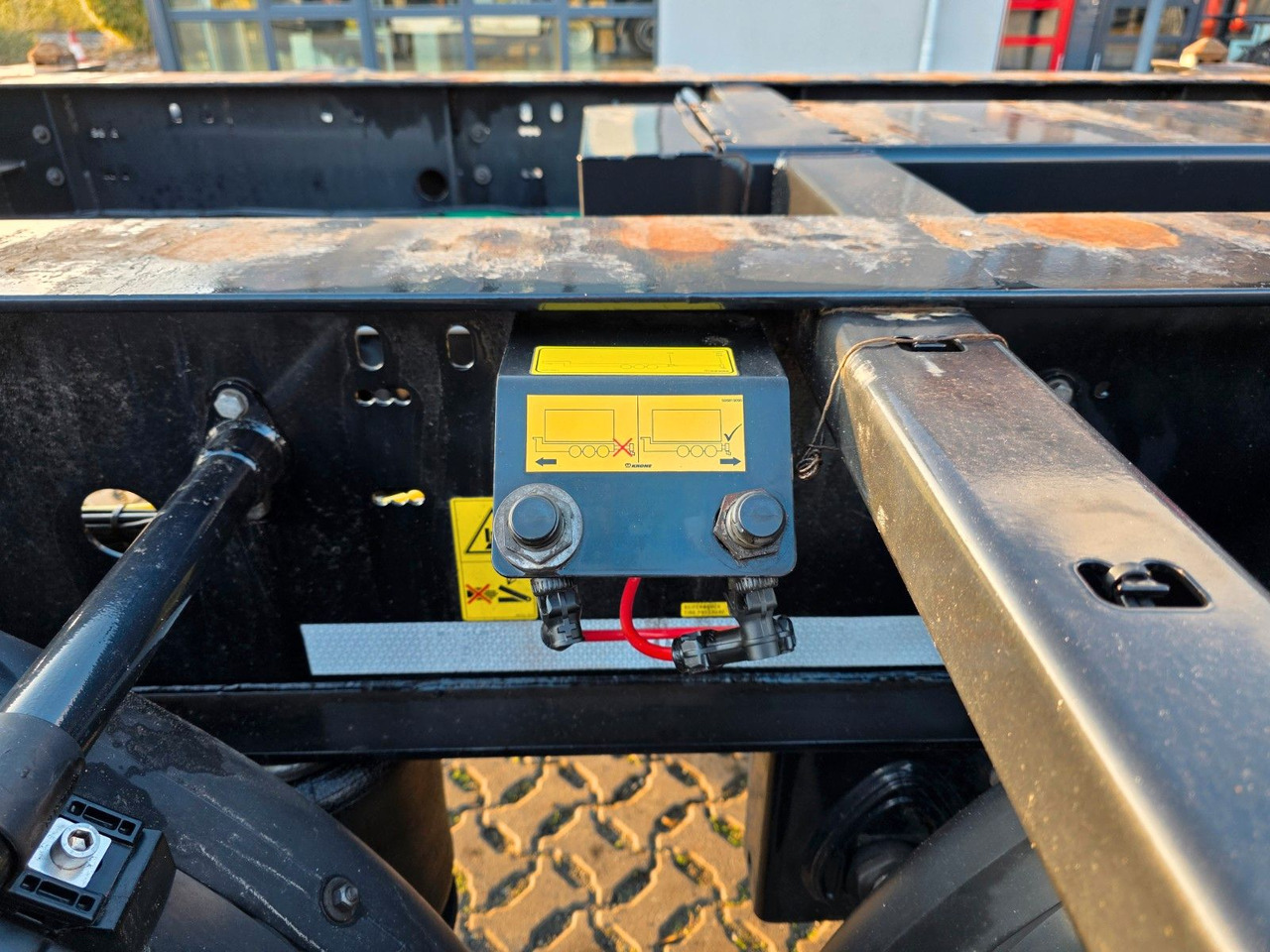 Container transporter/ Swap body semi-trailer Krone SD / Teleskop / 11.035-12.640 / Liftachse: picture 16