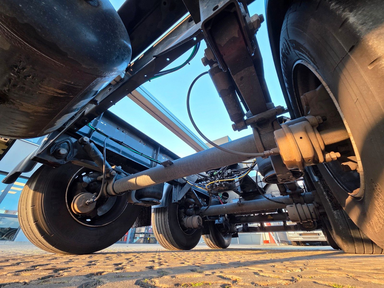 Container transporter/ Swap body semi-trailer Krone SD / Teleskop / 11.035-12.640 / Liftachse: picture 19