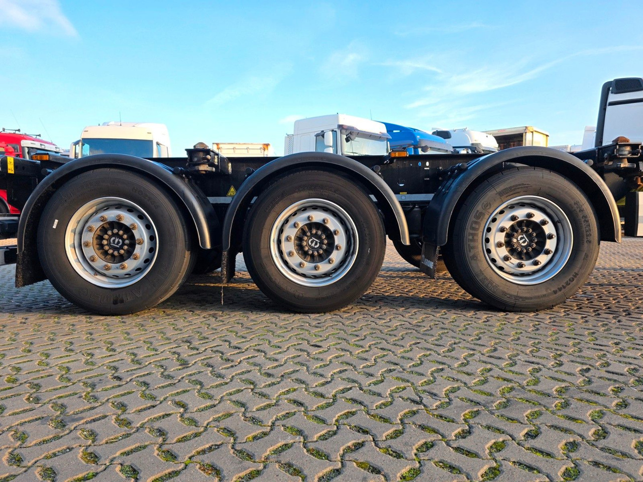 Container transporter/ Swap body semi-trailer Krone SD / Teleskop / 11.035-12.640 / Liftachse: picture 28