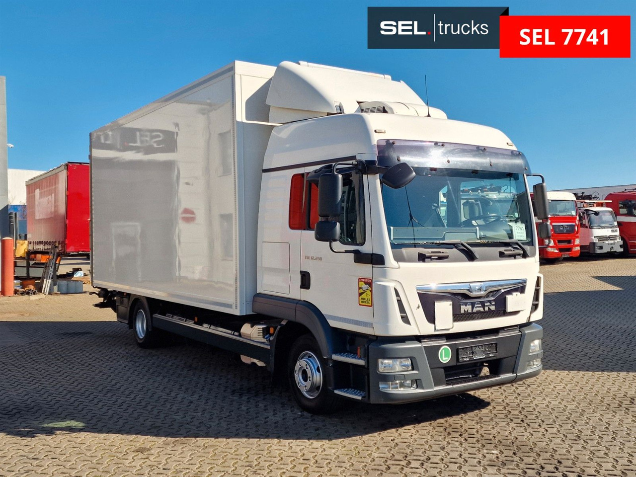 MAN TGL 12.250 4X2 BL / Ladebordwand - Refrigerator truck: picture 3 MAN TGL 12.250 4X2 BL / Ladebordwand - Refrigerator truck: picture 3