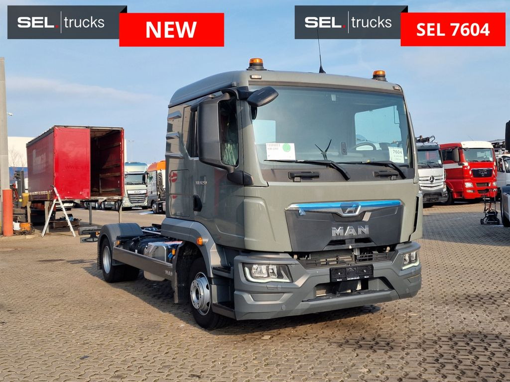 MAN TGL 8.250 4x2 BB / Nebenabtrieb/NEU/Euro 6E MAN TGL 8.250 4x2 BB / Nebenabtrieb/NEU/Euro 6E - Cab chassis truck: picture 3 MAN TGL 8.250 4x2 BB / Nebenabtrieb/NEU/Euro 6E MAN TGL 8.250 4x2 BB / Nebenabtrieb/NEU/Euro 6E - Cab chassis truck: picture 3