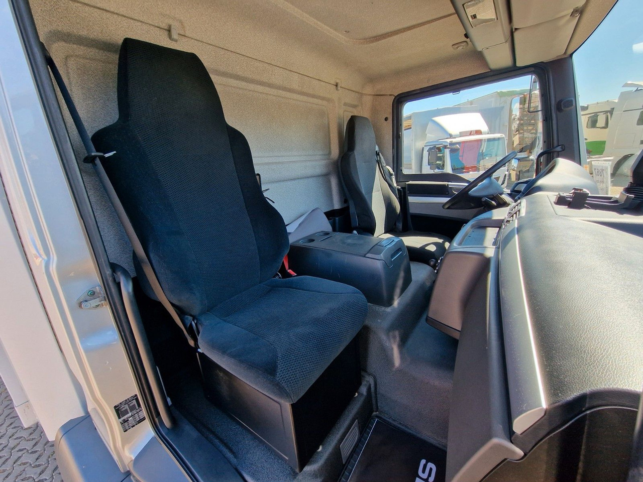 Refrigerator truck MAN TGM 18.290 4X2 LL / Ldbw / Carrier Supra 1250Mt: picture 19