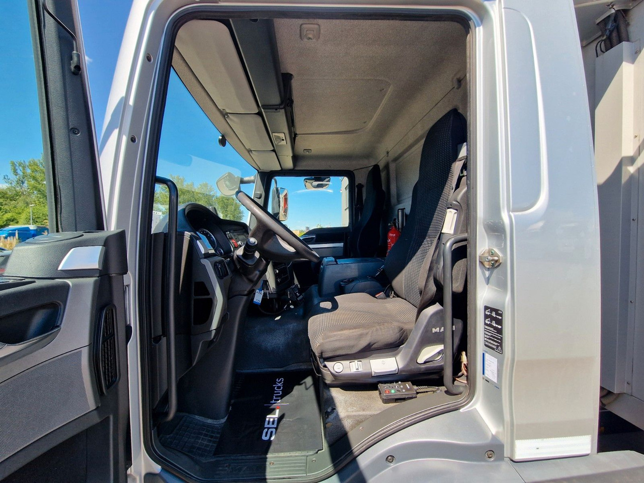 Refrigerator truck MAN TGM 18.290 4X2 LL / Ldbw / Carrier Supra 1250Mt: picture 16