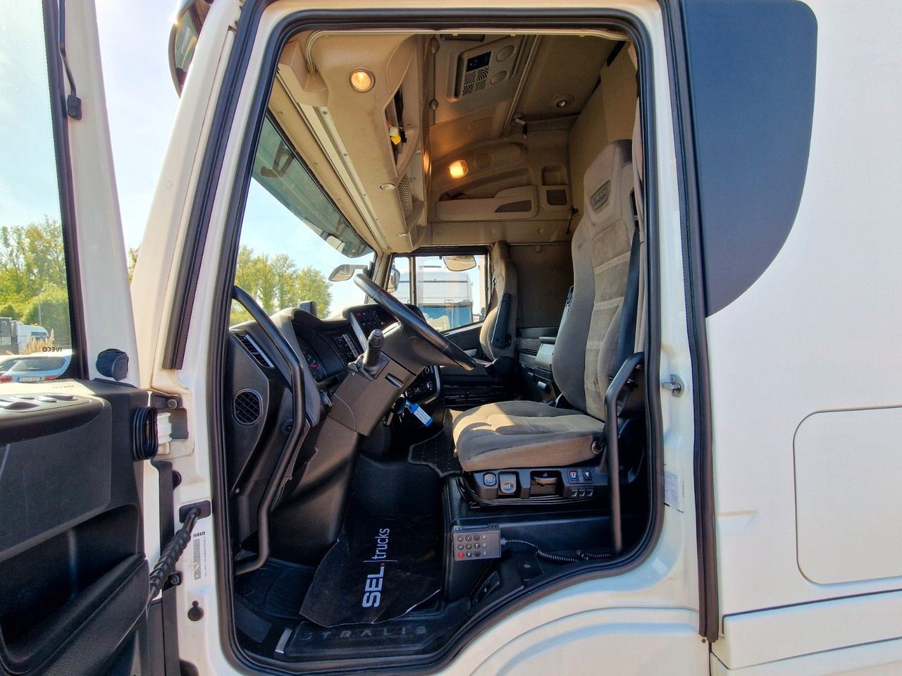 Tractor unit Iveco Stralis 480 / ZF Intarder / Standklima: picture 15