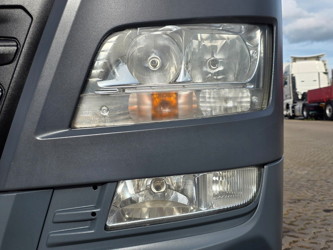 Tractor unit MAN TGX 18.460 4X2 LLS-U / Retarder / 2 Tanks: picture 24