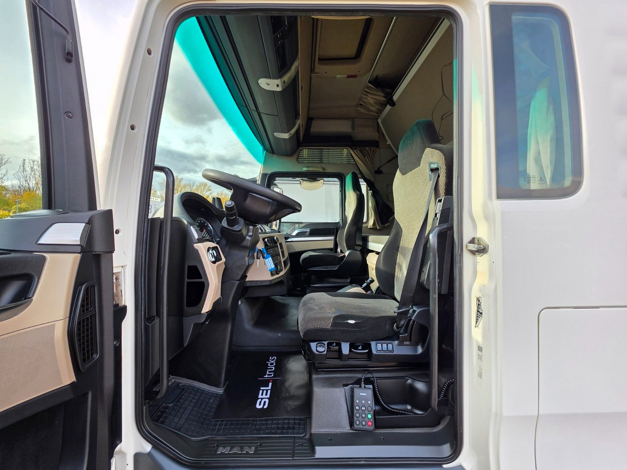 Tractor unit MAN TGX 18.460 4X2 LLS-U / Retarder / 2 Tanks: picture 26