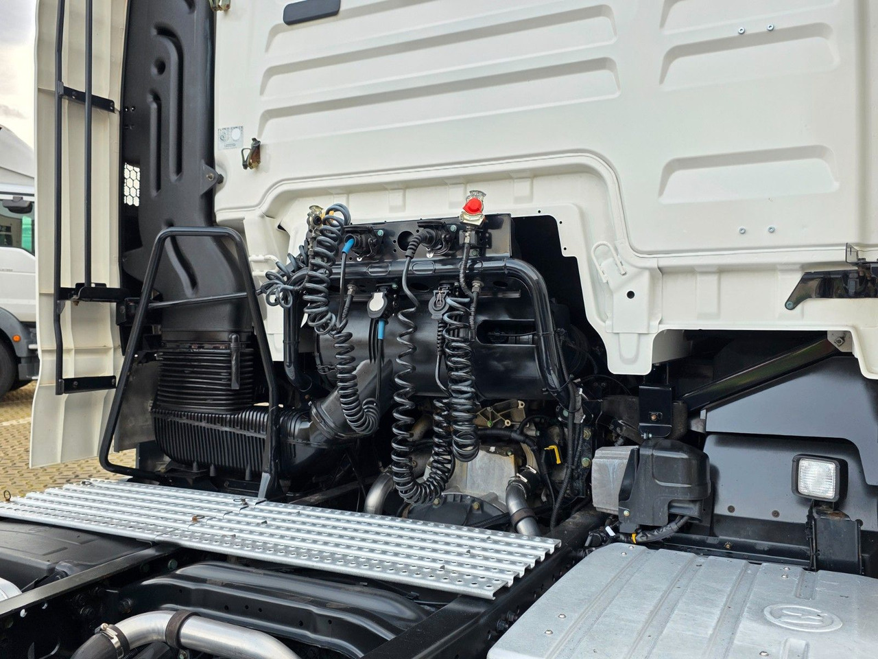 Tractor unit MAN TGX 18.460 4X2 LLS-U / Retarder / 2 Tanks: picture 18