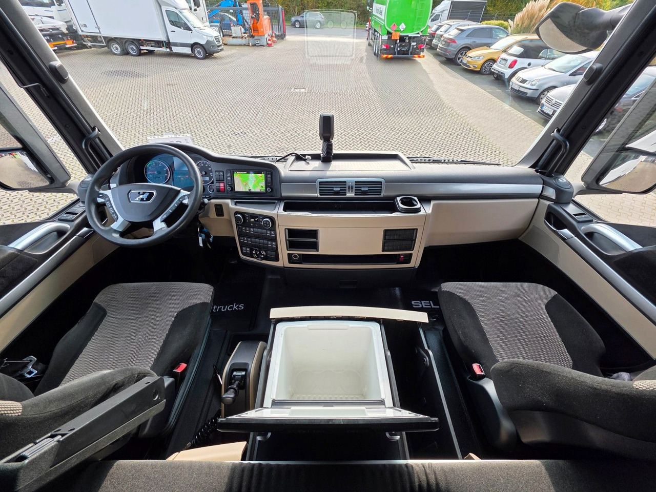 Tractor unit MAN TGX 18.460 4X2 LLS-U / Retarder / 2 Tanks: picture 36