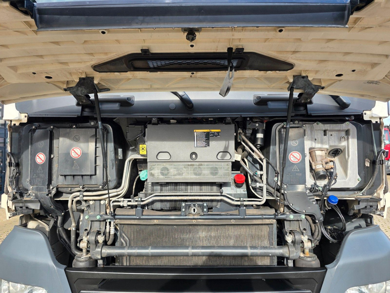 Tractor unit MAN TGX 18.460 4X2 LLS-U / Retarder / 2 Tanks: picture 23