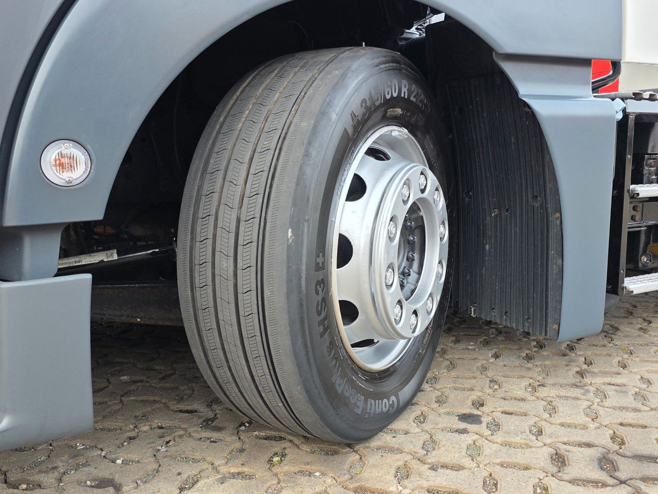 Tractor unit MAN TGX 18.460 4X2 LLS-U / Retarder / 2 Tanks: picture 47