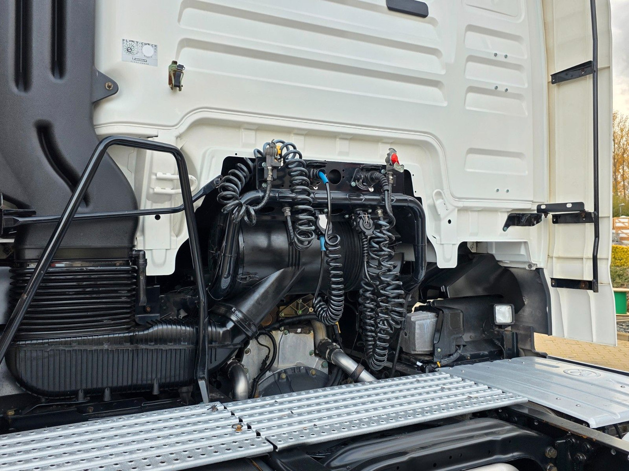 Tractor unit MAN TGX 18.460 4X2 LLS-U / Retarder / 2 Tanks: picture 14