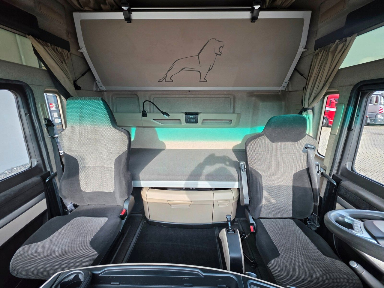 Tractor unit MAN TGX 18.460 4X2 LLS-U / Retarder / 2 Tanks: picture 30