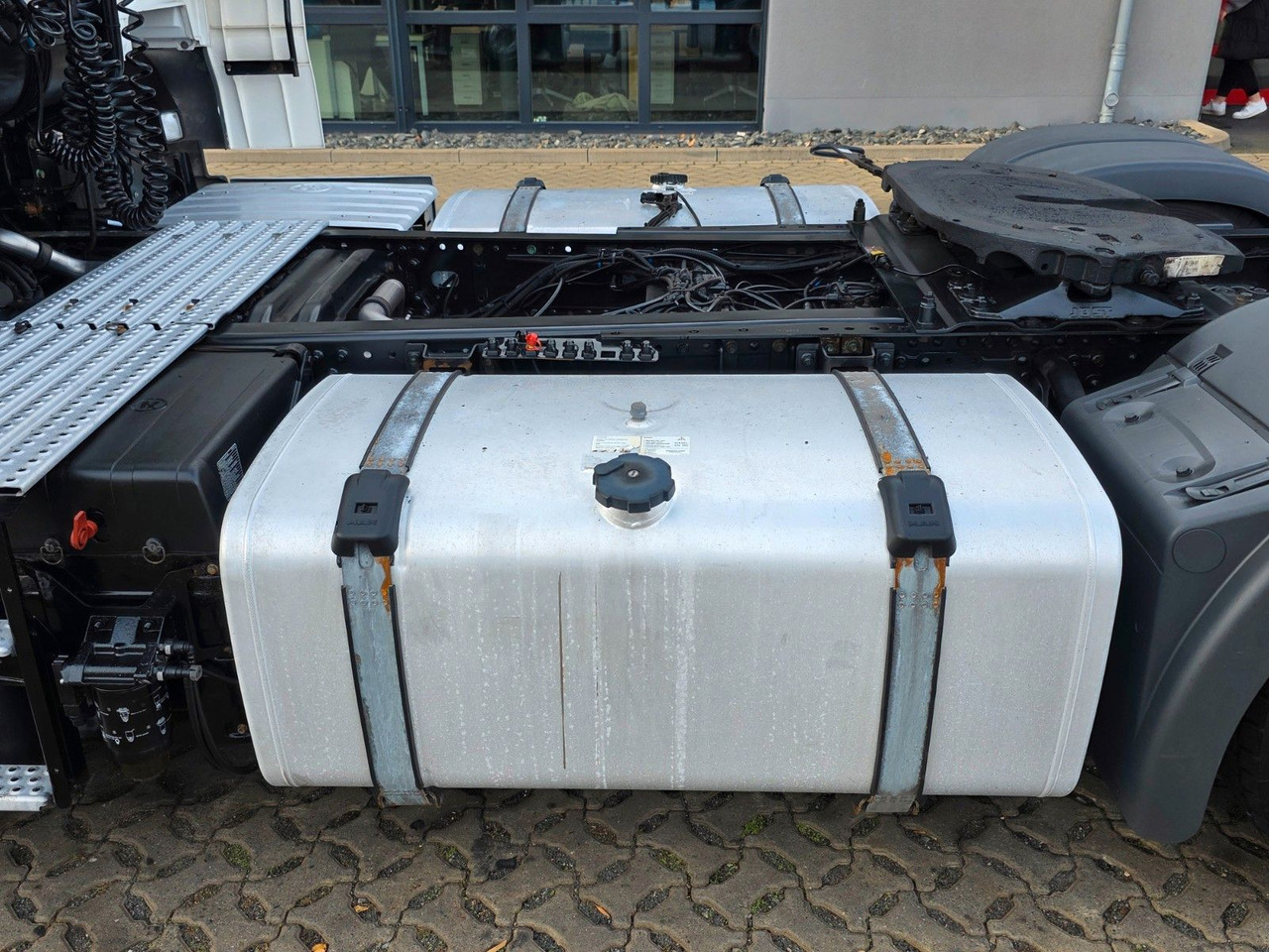 Tractor unit MAN TGX 18.460 4X2 LLS-U / Retarder / 2 Tanks: picture 15