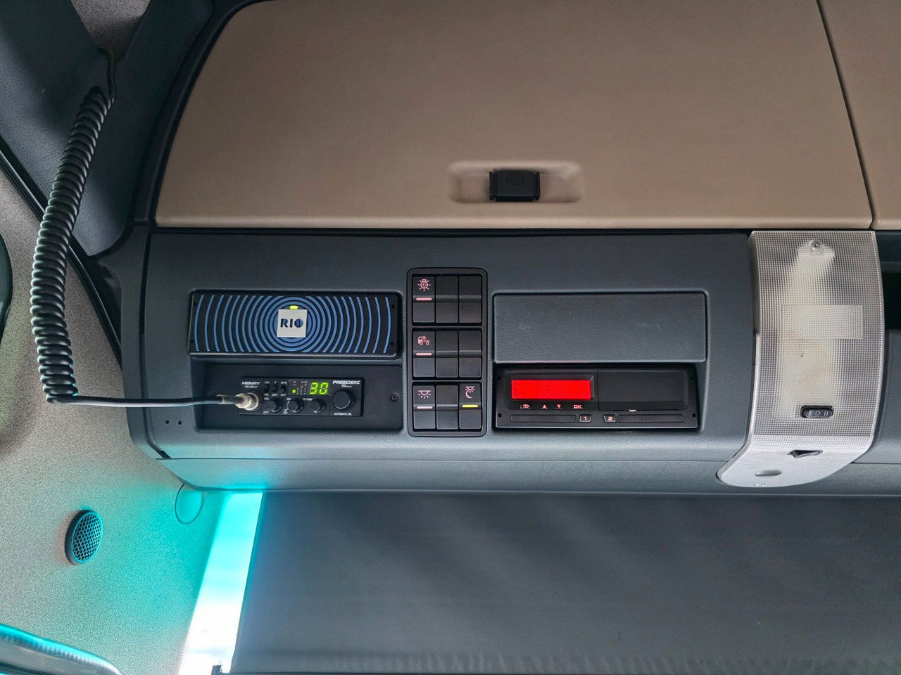 Tractor unit MAN TGX 18.460 4X2 LLS-U / Retarder / 2 Tanks: picture 35