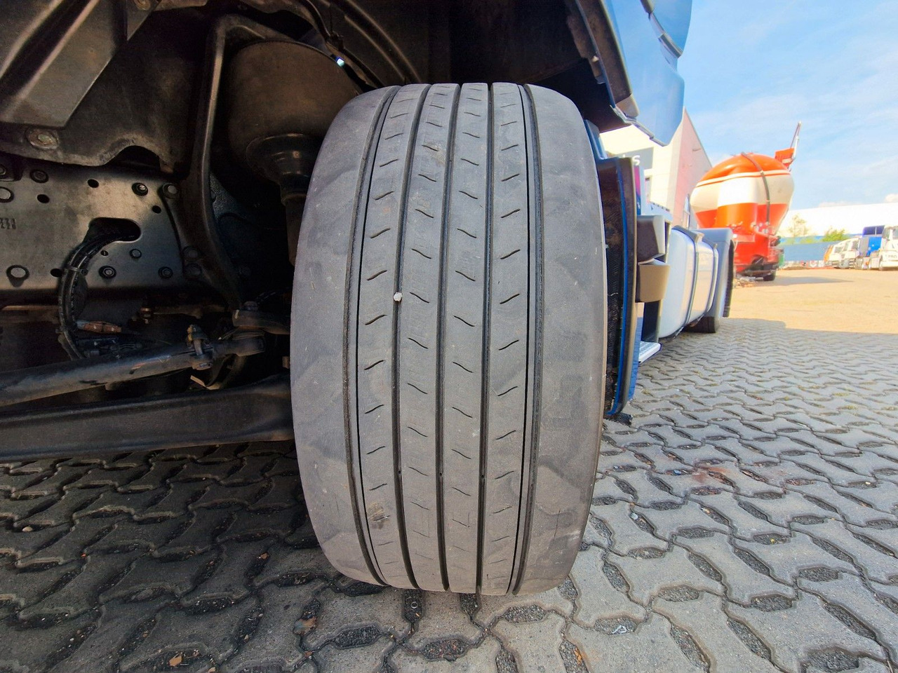 Tractor unit MAN TGX 18.510 4x2 LL SA / Retarder / 2 Tanks / Navi: picture 27 Tractor unit MAN TGX 18.510 4x2 LL SA / Retarder / 2 Tanks / Navi: picture 27