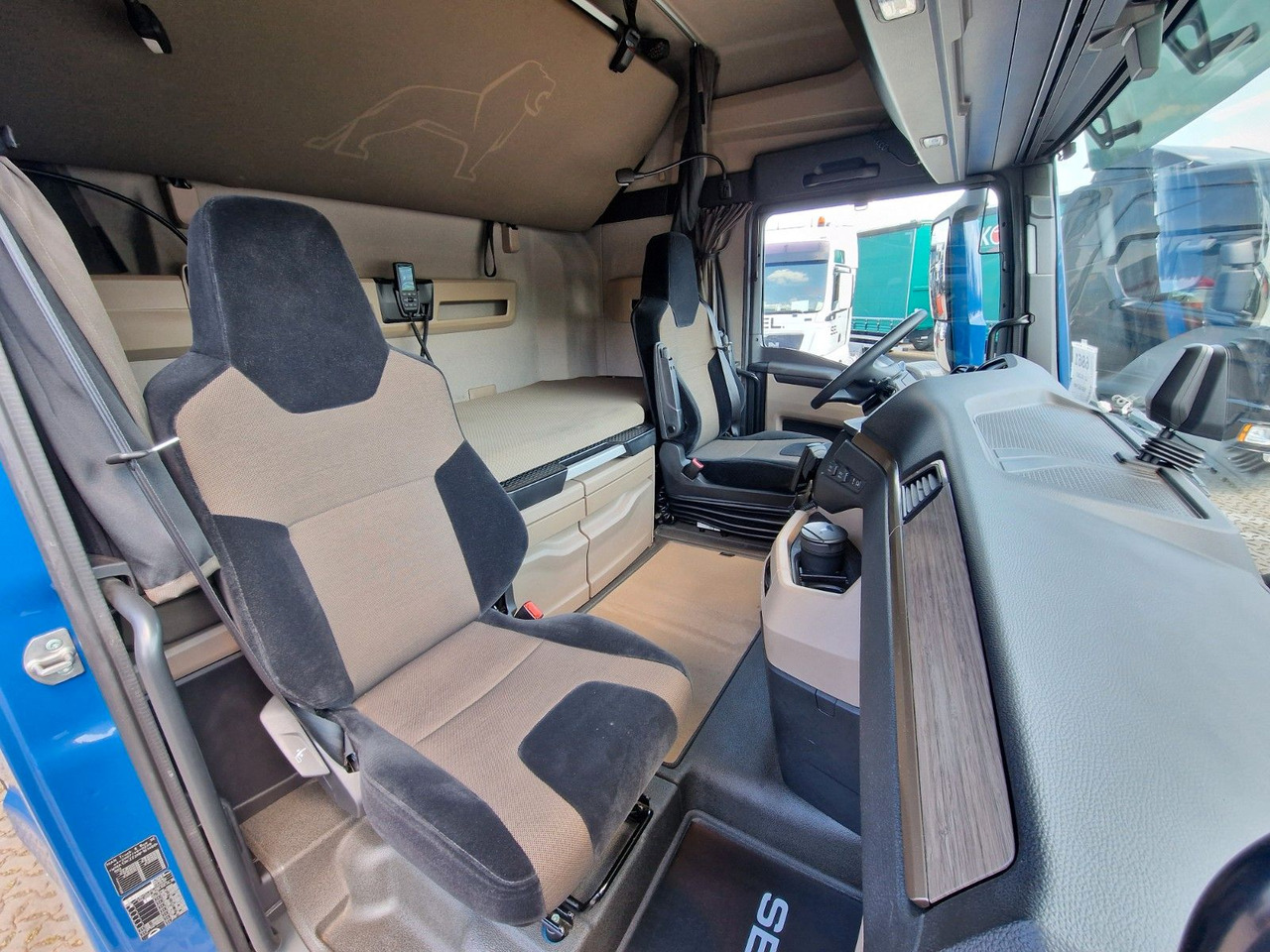 Tractor unit MAN TGX 18.510 4x2 LL SA / Retarder / 2 Tanks / Navi: picture 18 Tractor unit MAN TGX 18.510 4x2 LL SA / Retarder / 2 Tanks / Navi: picture 18