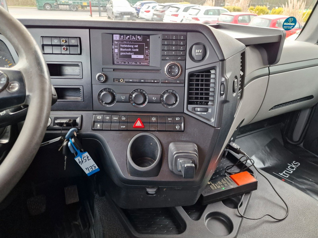 Tractor unit Mercedes-Benz Antos 1843 / Atlas 172.3E-A4 / KRAN: picture 25
