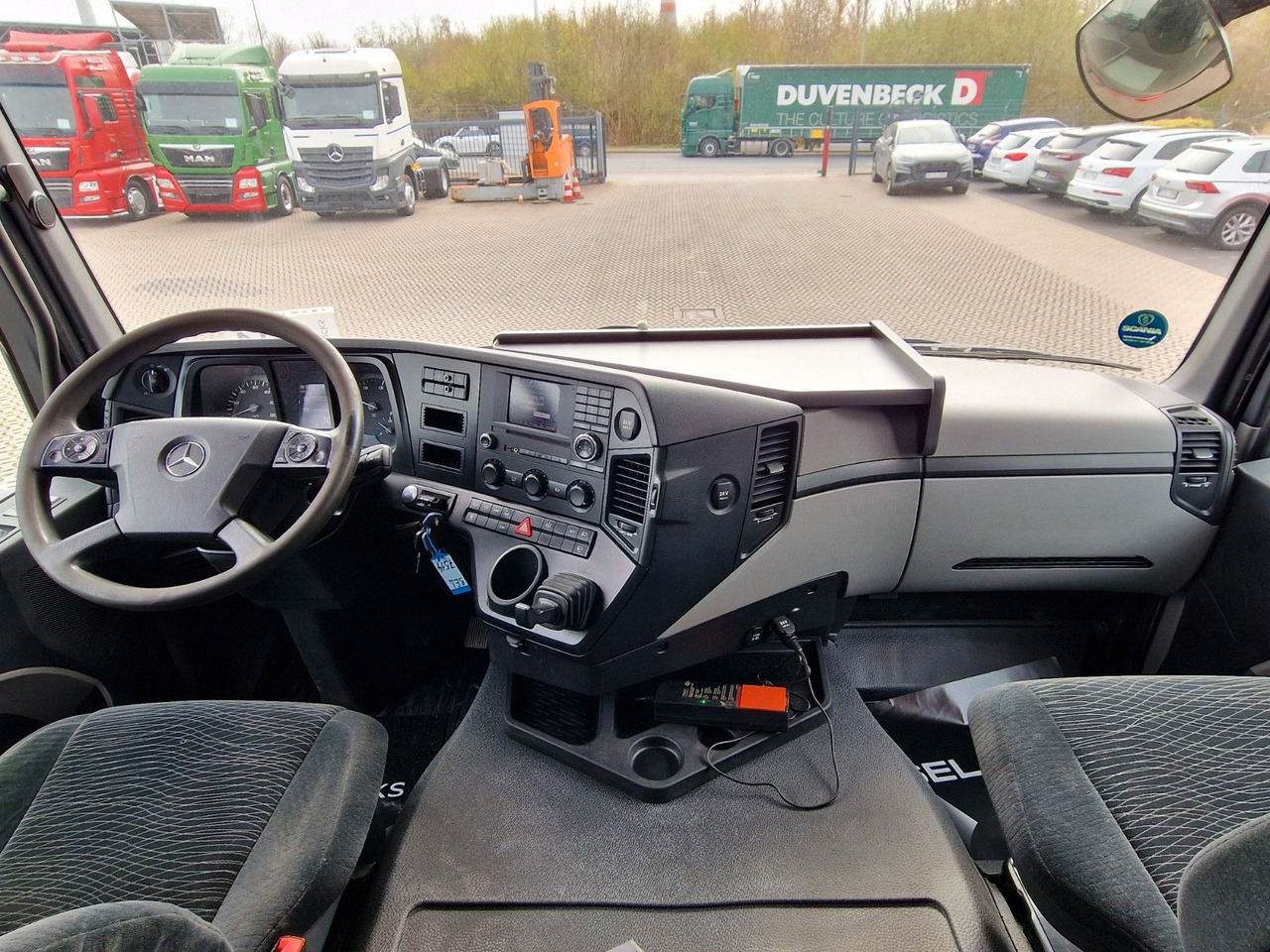 Tractor unit Mercedes-Benz Antos 1843 / Atlas 172.3E-A4 / KRAN: picture 22