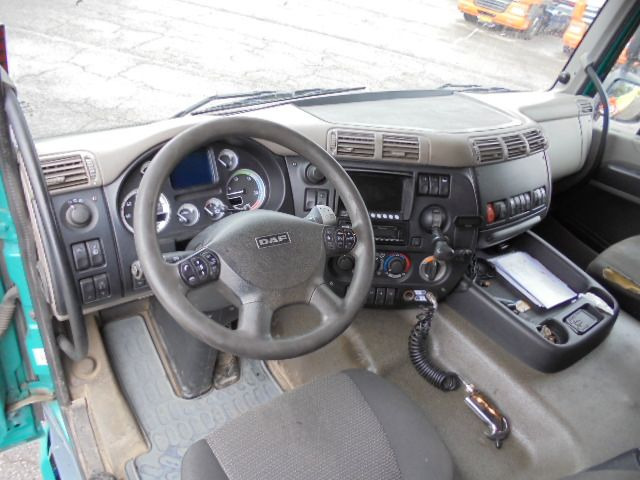 Dropside/ Flatbed truck, Crane truck DAF FAD 85-460 8X4: picture 6