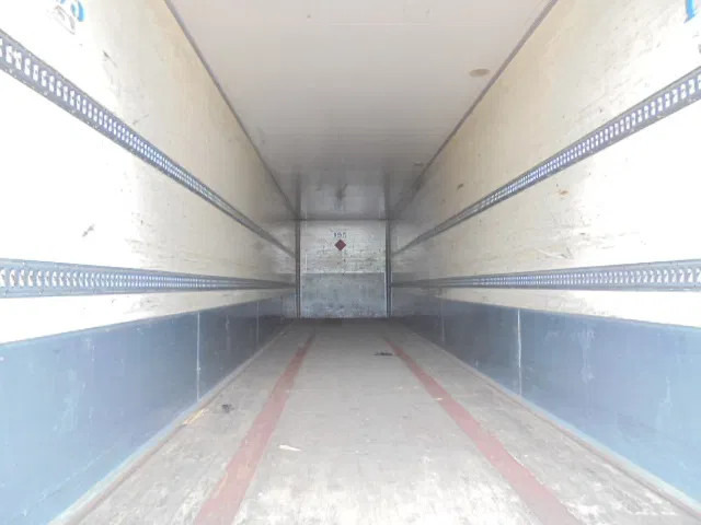 Closed box semi-trailer Kögel S 24: picture 7