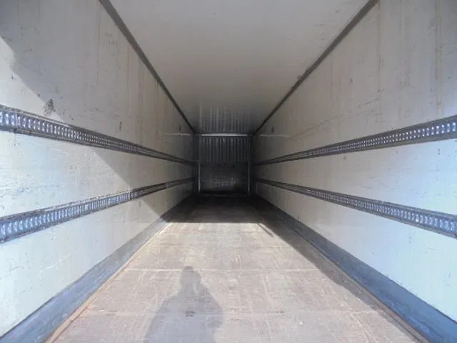 Closed box semi-trailer Krone SZ: picture 12