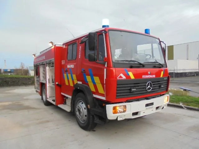 Mercedes-Benz 1124 F - Fire truck: picture 3 Mercedes-Benz 1124 F - Fire truck: picture 3