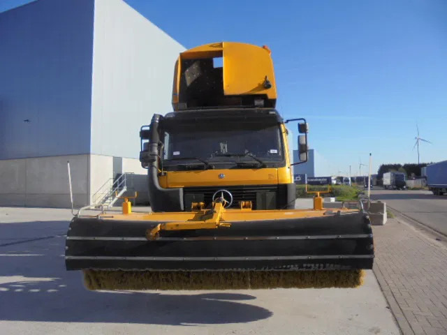 Mercedes-Benz SK 1920 NL TRUCK - Road sweeper: picture 2 Mercedes-Benz SK 1920 NL TRUCK - Road sweeper: picture 2