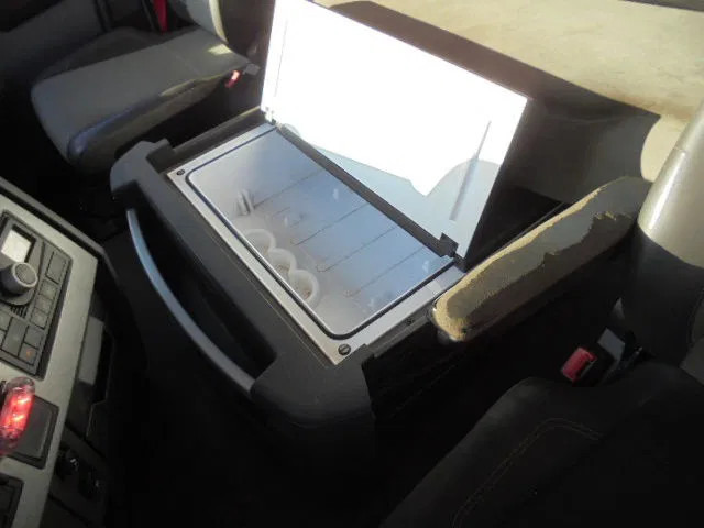 Hook lift truck Renault T 430 6X2 NL TRUCK APK TUV 03-26: picture 11 Hook lift truck Renault T 430 6X2 NL TRUCK APK TUV 03-26: picture 11