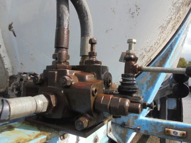 SPITZER BP SK 50 - Tank semi-trailer: picture 3 SPITZER BP SK 50 - Tank semi-trailer: picture 3