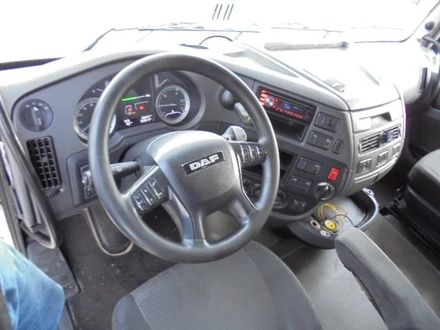 Interior photo 1: Tractor unit DAF XF 440 Interior photo 1: Tractor unit DAF XF 440